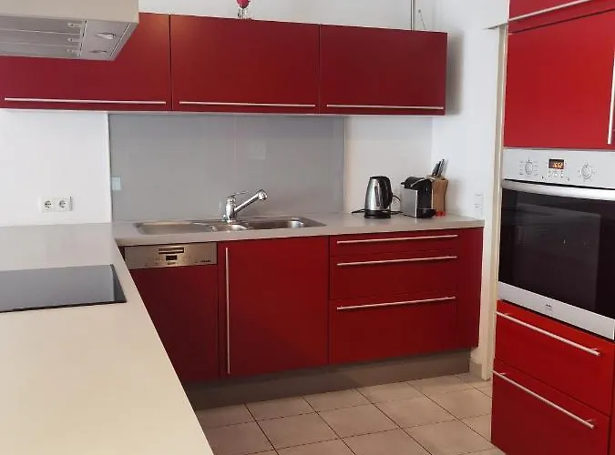 Modernes Studio-apartment Nahe Zentrum Mit Garagenplatz Apartment